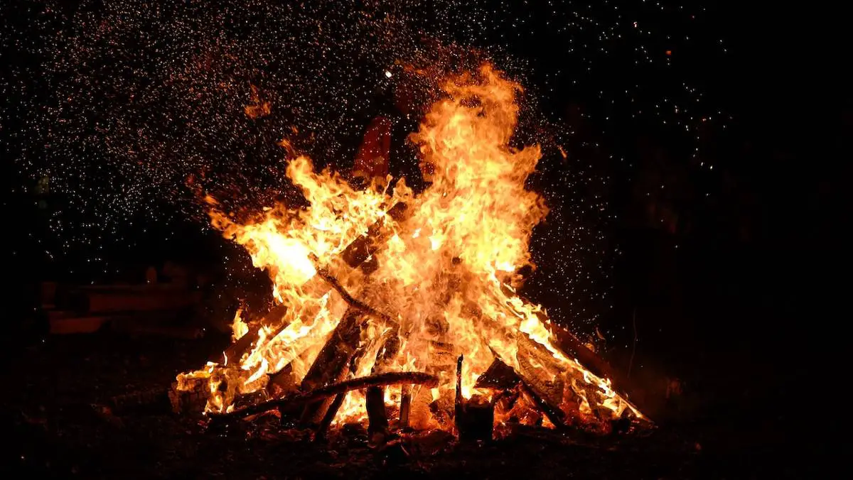 Is It Safe To Have a Bonfire? and Bonfire Rules